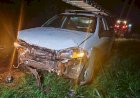 Árvore cai sobre carro durante temporal na PR-589 em Nova Santa Rosa