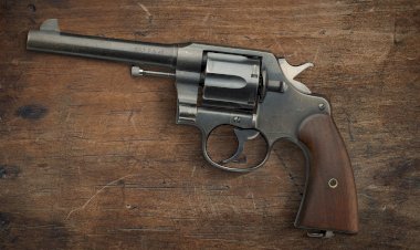 Mulher é agredida e ameaçada com arma de fogo  em Mercedes