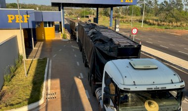 PRF apreende mais de 1,1 milhão de maços de cigarros contrabandeados em um único dia no Paraná