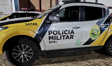 Padrasto chega em casa bêbado quebrando objetos e  é contido pelo neto da sua convivente