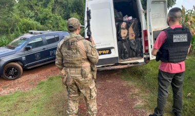PRF e PM apreendem van carregada com cerca de 75 mil maços de cigarros contrabandeados em Toledo