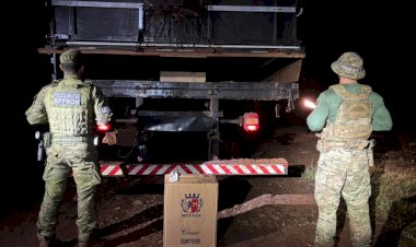 BPFRON e Polícia Federal apreendem caminhão com cigarros contrabandeados em Guaíra