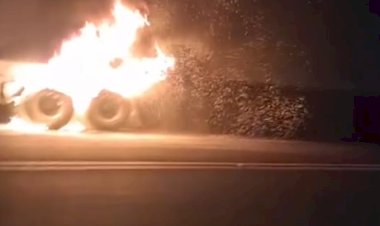 Caminhão frigorífico é destruído por incêndio na BR-277, em Santa Tereza do Oeste