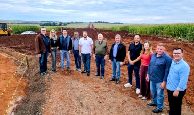 Deputado Felipe Francischini visita Nova Santa Rosa e acompanha obra na Linha Jundiaí