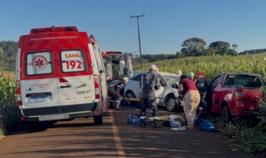 Acidente frontal deixa quatro feridos no interior de Santa Helena