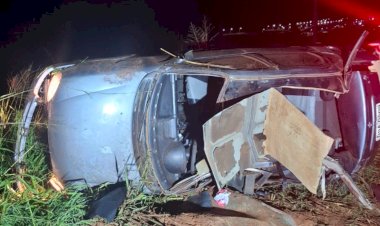 Capotamento deixa cinco estrangeiros feridos na PR-182, em Francisco Alves