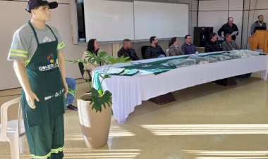 Catadores de recicláveis de Marechal Cândido Rondon recebem novos uniformes em evento no paço municipal