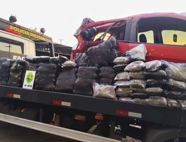 Polícia apreende 134,75 kg de maconha após acidente no distrito de Vila Nova, em Toledo