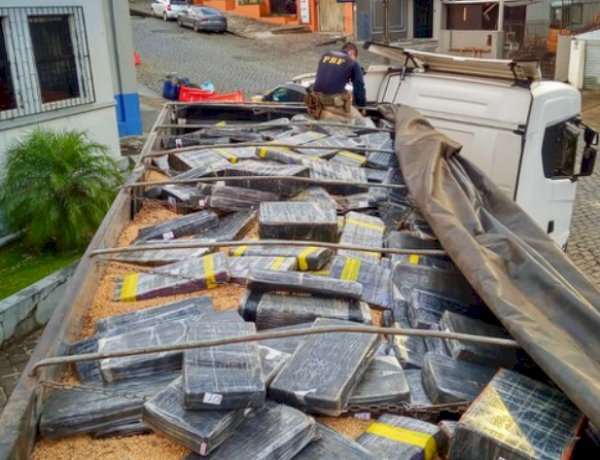 Caminhão mais de 1,6 tonelada de maconha que passou por Marechal Rondon é apreendida  escondida em carga de soja na BR-277