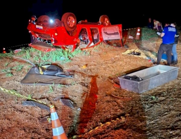 Caminhonete saí da pista,  capota  e dois jovens morrem  na PR-471