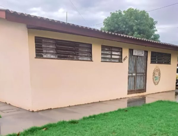 Mulher é agredida pelo ex-companheiro na praça central de Pato Bragado