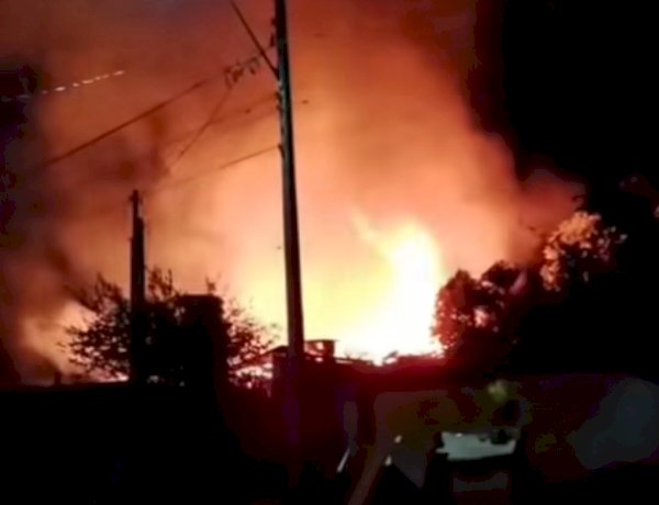 Incêndio destrói residência em Novo Sarandi e polícia apura possível ação criminosa