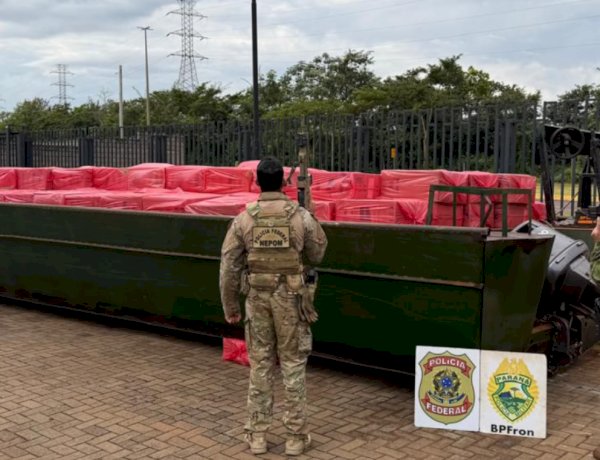 Ação integrada entre BPFRON e Polícia Federal apreende embarcação e caminhão com cigarros em Mercedes