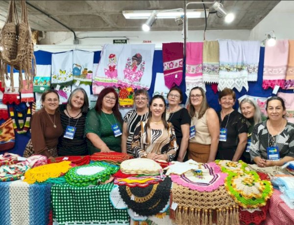 Artesãs comemoram resultado obtido na Expomar 2026