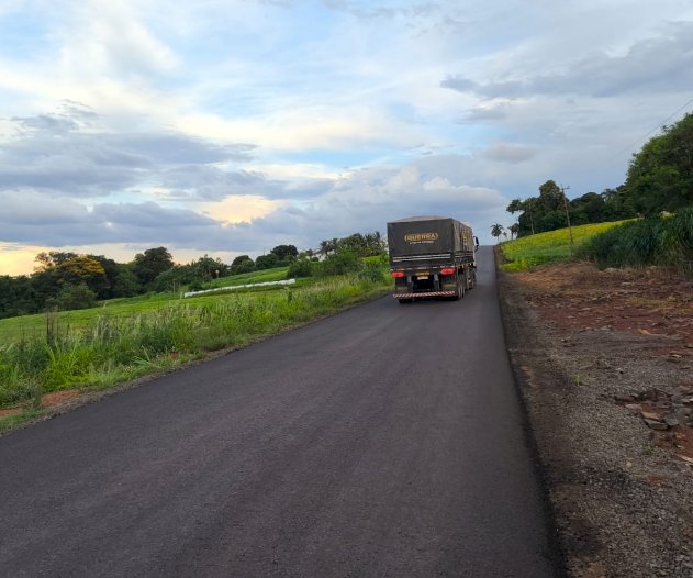 Rodovia municipal  entre Alto Santa Fé e Santa Rita do Oeste  conta com sinalização adequada