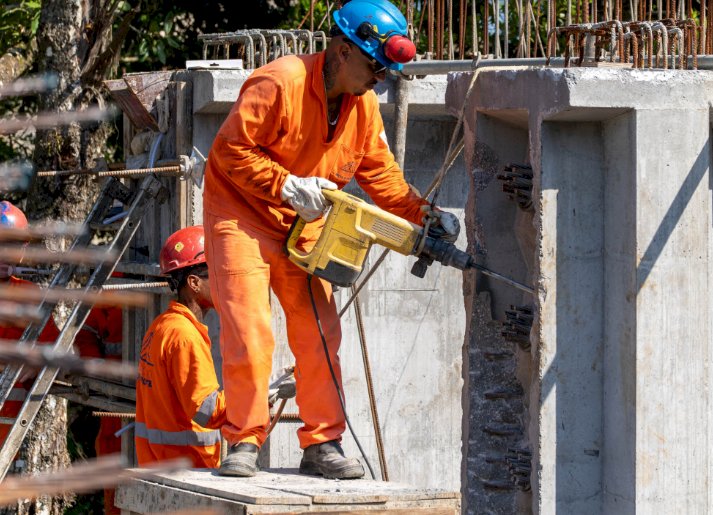 Paraná define novos pisos salariais estaduais e mantém maior salário mínimo do Brasil em 2026