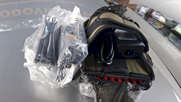 PRF apreende medicamentos estrangeiros e bloqueador de sinal na BR-277, em Cascavel