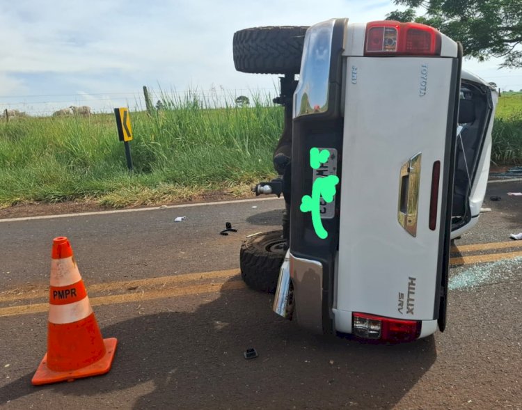 Capotamento na PR-496 deixa passageira ferida em Terra Roxa
