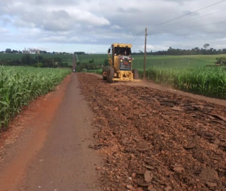 Secretaria de Agricultura recupera trecho da Estrada Gaúcha, no interior de Alto Santa Fé