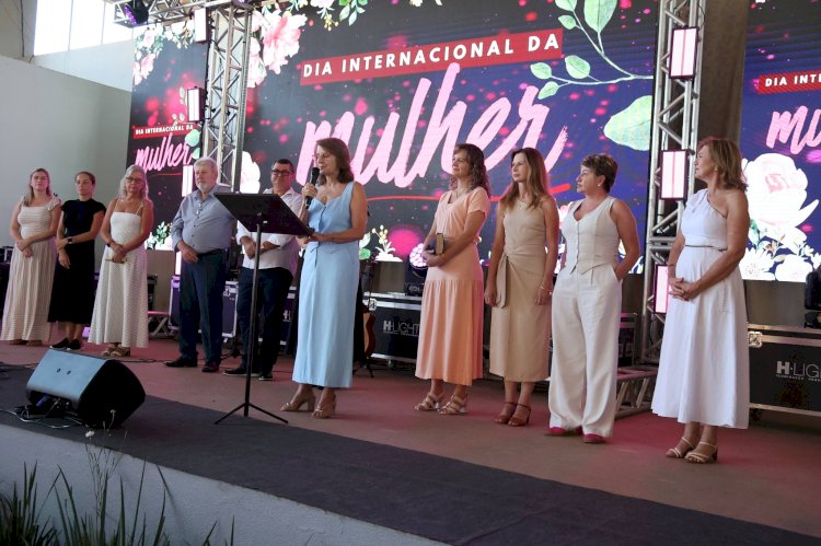 Evento reúne cerca de mil mulheres em comemoração ao Dia da Mulher em Nova Santa Rosa