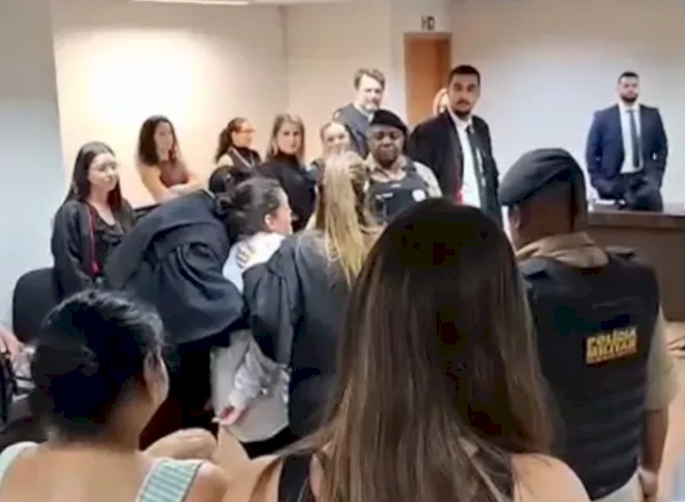 Mãe que matou e cortou o pênis de abusador da filha dela é absolvida