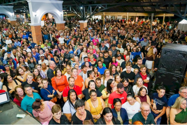 Inauguração da Rua Coberta reúne multidão e marca nova fase para Mercedes