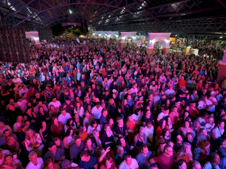 Inauguração da Rua Coberta reúne multidão e marca nova fase para Mercedes