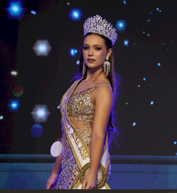Laiane Vanessa Leske é eleita Miss Nova Santa Rosa 2026 em noite de festa e grande público