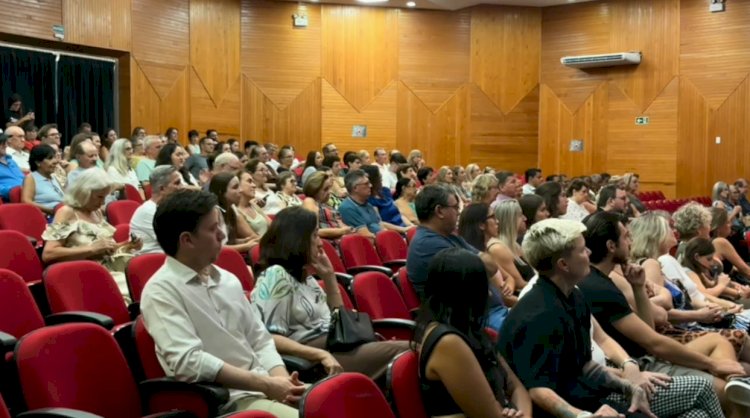 Lançamento do livro “Suave Perfume” emociona público e valoriza história de Nova Santa Rosa