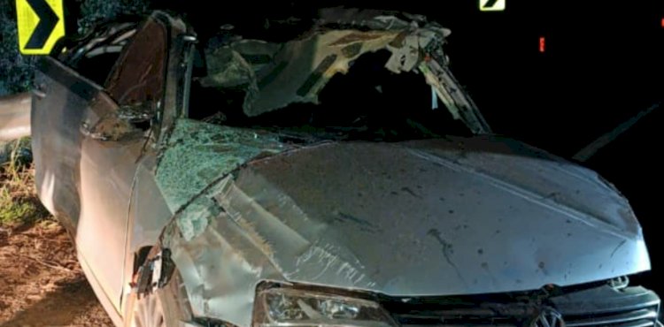 ATUALIZANDO: Jovem de 22 anos  fica gravemente ferido após  bater Jetta contra anteparo e árvores na PR-490