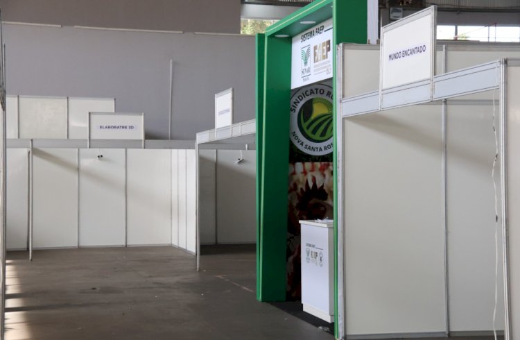 Expo Rosa 2026 ganha forma com montagem de estandes e estrutura de shows