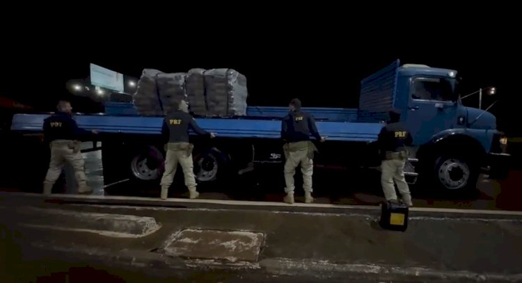 PRF apreende mais de uma tonelada de maconha em caminhão na BR-277