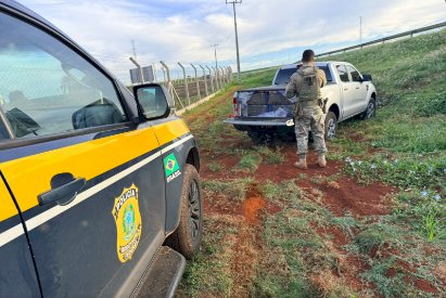 Após perseguição, PRF apreende quase 1 tonelada de maconha no Oeste do Paraná