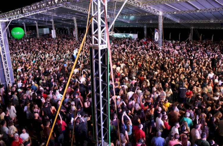 Fernando & Sorocaba reúnem multidão e marcam noite histórica na Expo Rosa 2026