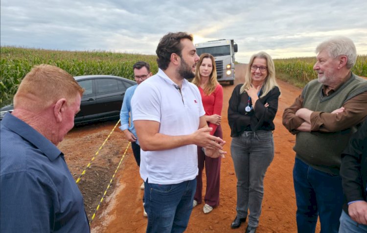 Deputado Felipe Francischini visita Nova Santa Rosa e acompanha obra na Linha Jundiaí