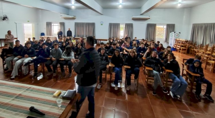 Palestras sobre uso de veículos autopropelidos seguem nas escolas rondonenses