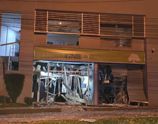 Família escapa por segundos e tem casa destruída por explosões em assalto a banco em Santa Rita