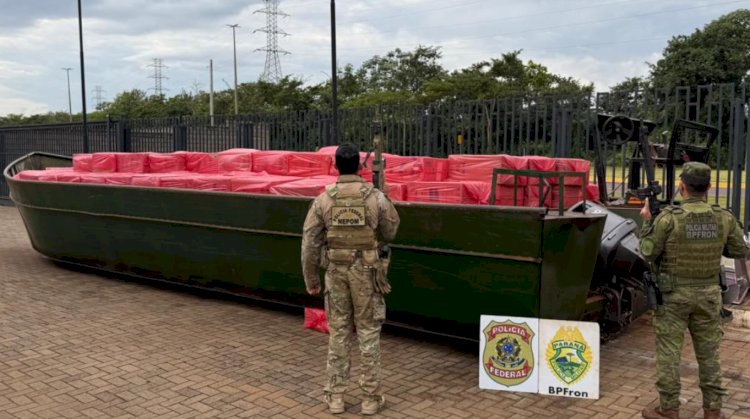 Ação integrada entre BPFRON e Polícia Federal apreende embarcação e caminhão com cigarros em Mercedes