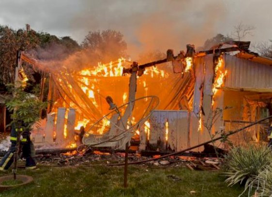 Incêndio destrói casa no distrito de Moreninha, em Santa Helena, e levanta suspeita de falha elétrica