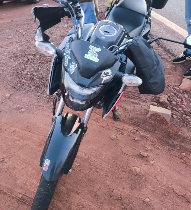 Acidente entre furgão e motocicleta deixa condutor ferido e interdita PR-491 em Nova Santa Rosa