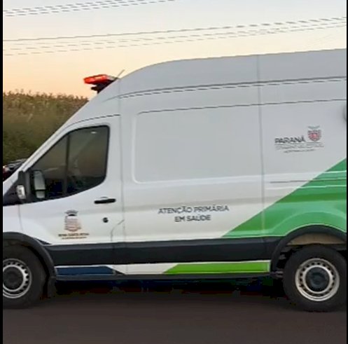 Acidente entre furgão e motocicleta deixa condutor ferido e interdita PR-491 em Nova Santa Rosa