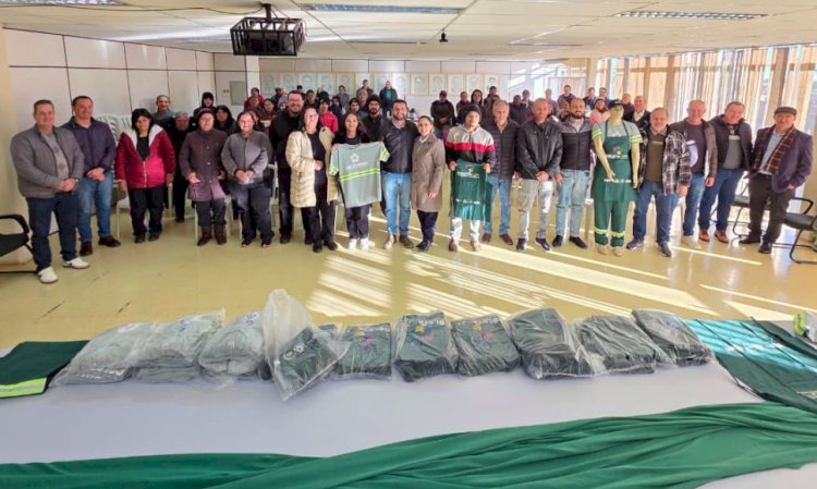 Catadores de recicláveis de Marechal Cândido Rondon recebem novos uniformes em evento no paço municipal