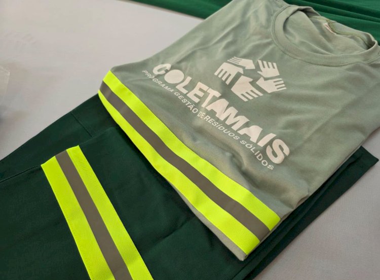 Catadores de recicláveis de Marechal Cândido Rondon recebem novos uniformes em evento no paço municipal