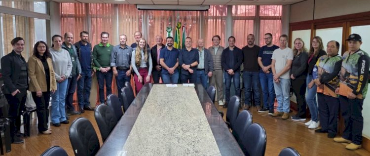 Reunião no gabinete anuncia os contemplados do Prêmio Produtor Destaque 2026
