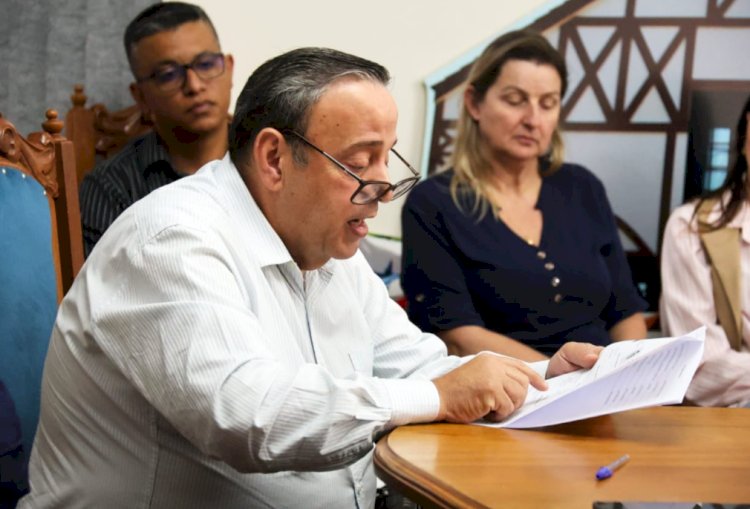 Hussein Bakri apresenta balanço de investimentos e anuncia novos recursos para Nova Santa Rosa em reunião com prefeito e lideranças