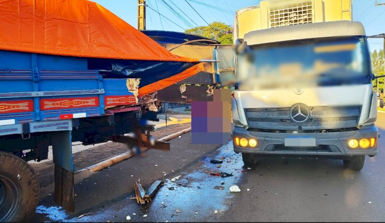 Colisão entre dois caminhões causa danos materiais no Anel Viário de Nova Santa Rosa