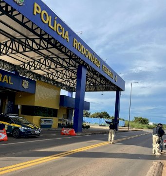 Acidente na BR-277 em Nova Laranjeiras deixa motorista  gravemente ferido e carga de frango congelado é saqueada