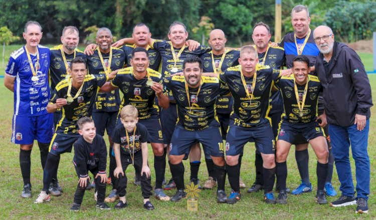 Nova Santa Rosa conquista título macrorregional do Paraná Bom de Bola no Sub-40