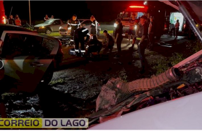 Novas informações sobre o grave acidente na  PR-495 entre Pato Bragado e Entre Rios do Oeste; um veículo é de Mercedes