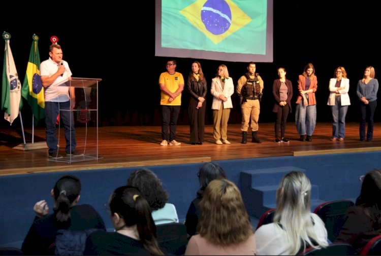 Semana da Pátria começa em Nova Santa Rosa com momento cívico no Teatro Gustavo Fischer